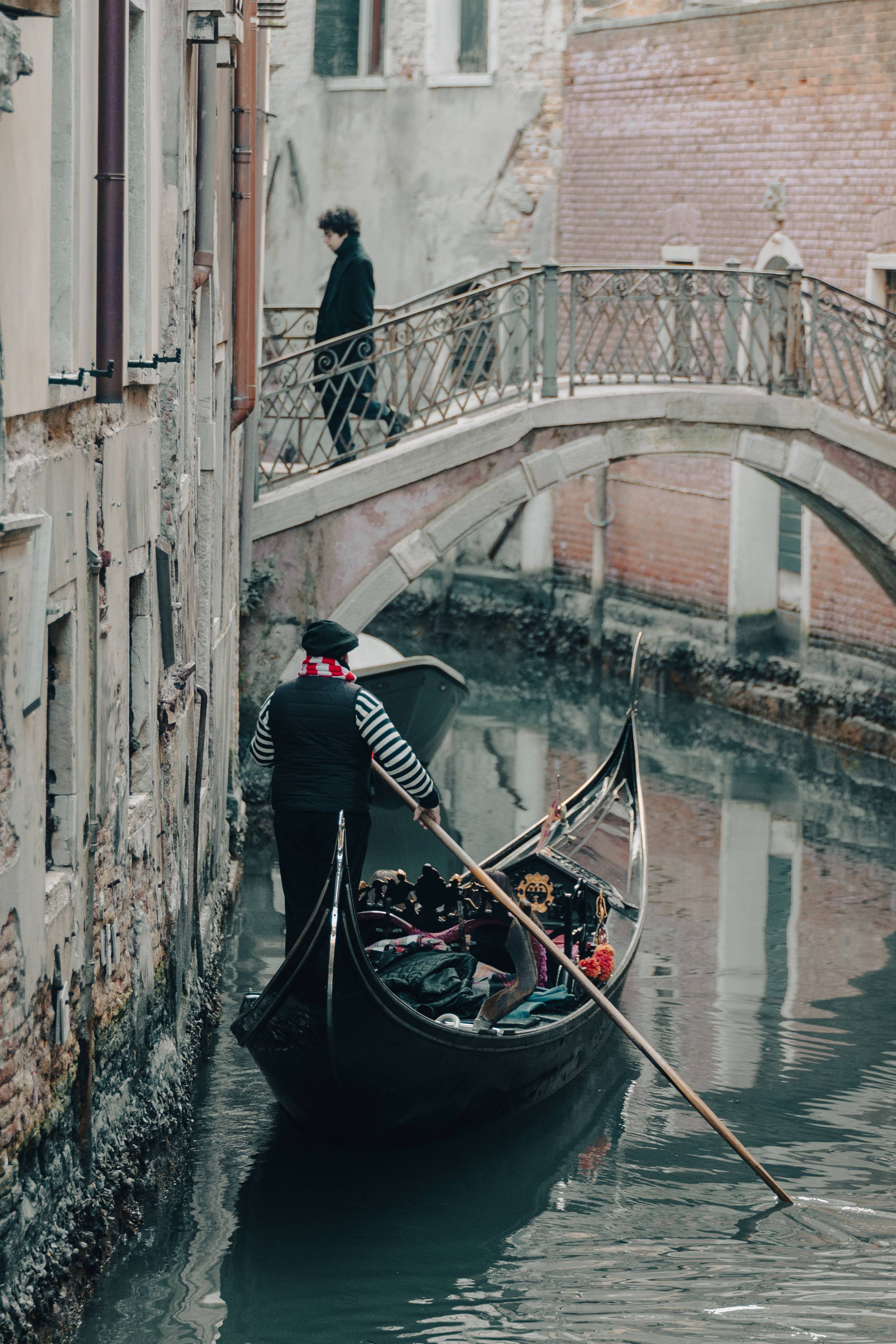 אווירה וגונדולות